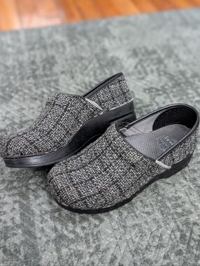 Dansko Vegan Tweed Clogs Size 37